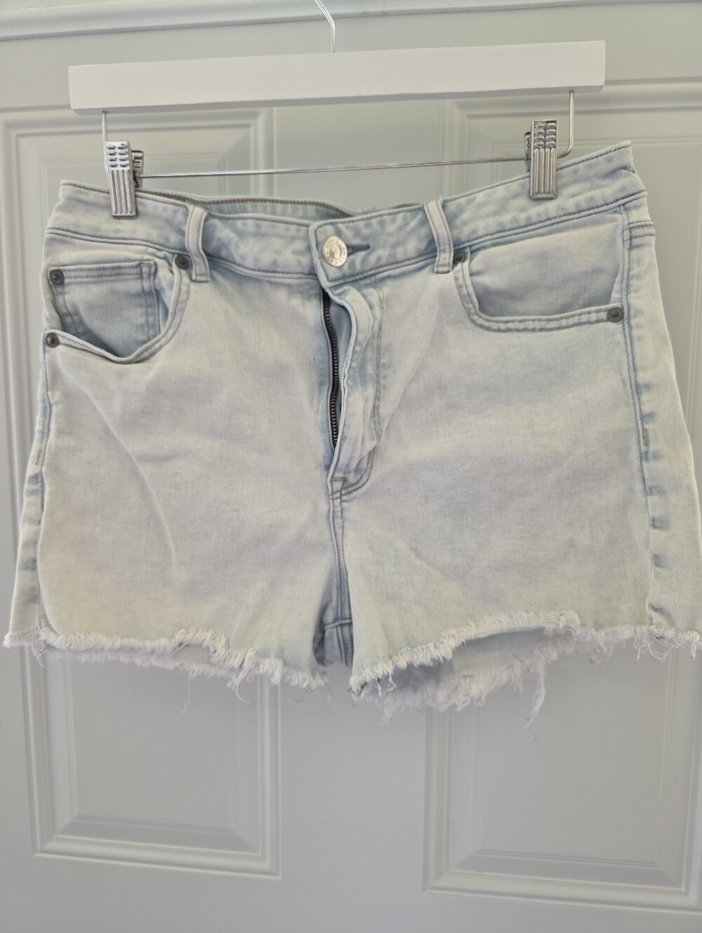 American Eagle Outfitters Light Blue Denim Frayed Hem Shorts Size 14